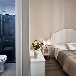Bed & Breakfast Tinkerbell Guesthouse 4*