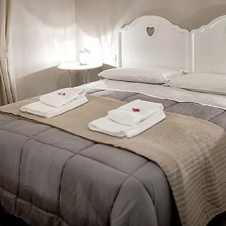 Tinkerbell Guesthouse 4* Rom