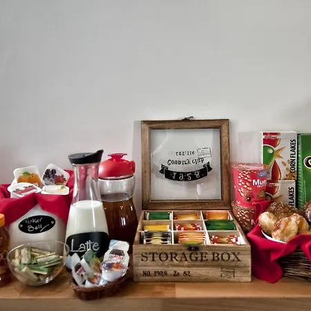 Tinkerbell Guesthouse 4*